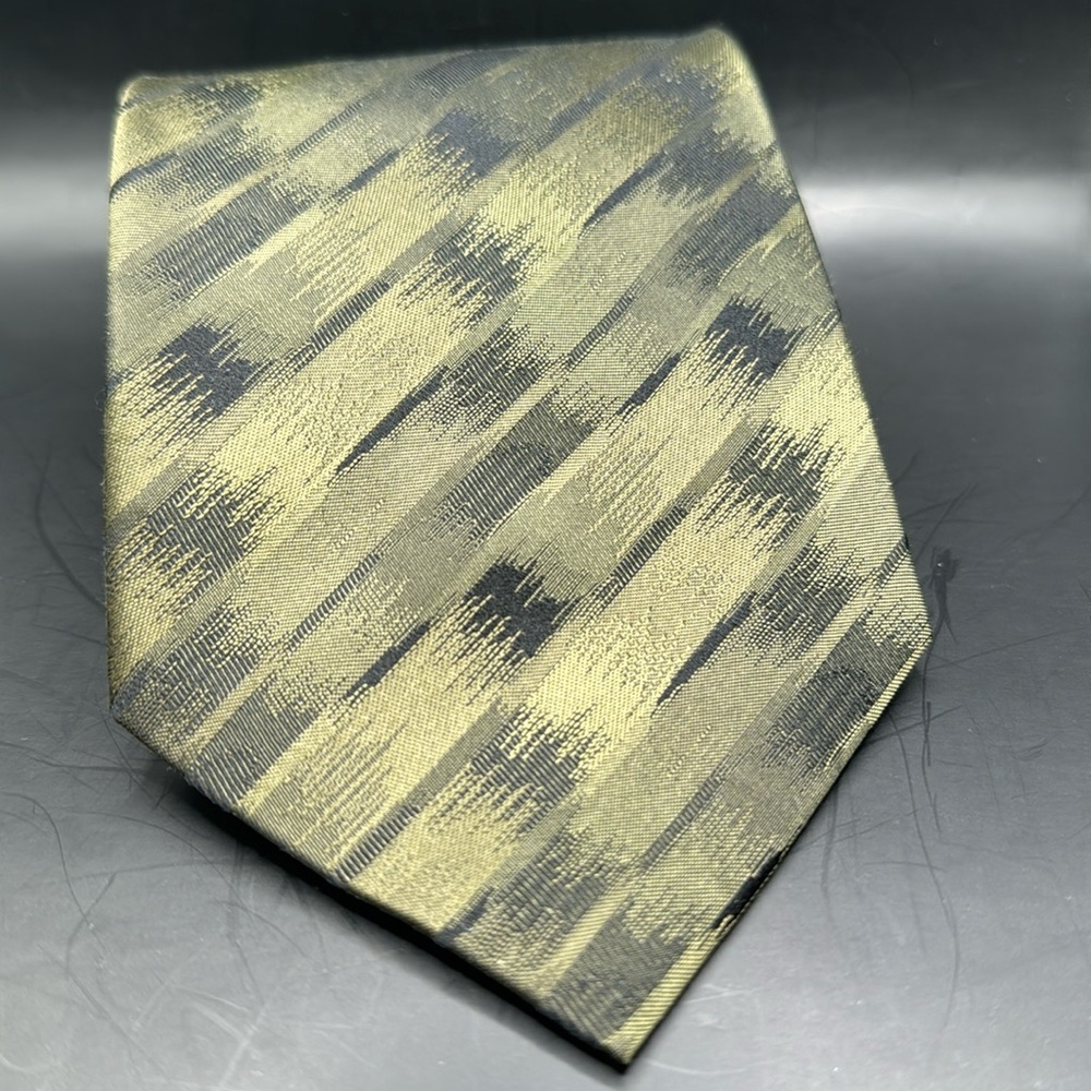 IV Front Silk Tie